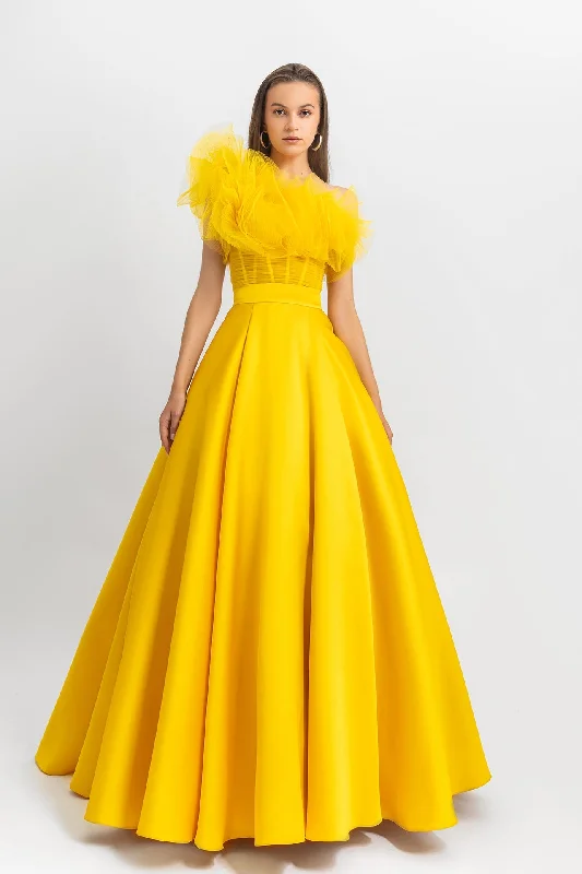 One-shoulder long dress; ruffled tulle corset paired with a wide cut heavy satin skirt